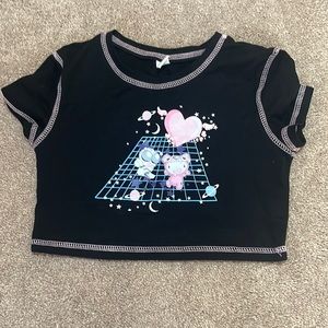 Black cropped graphic tee